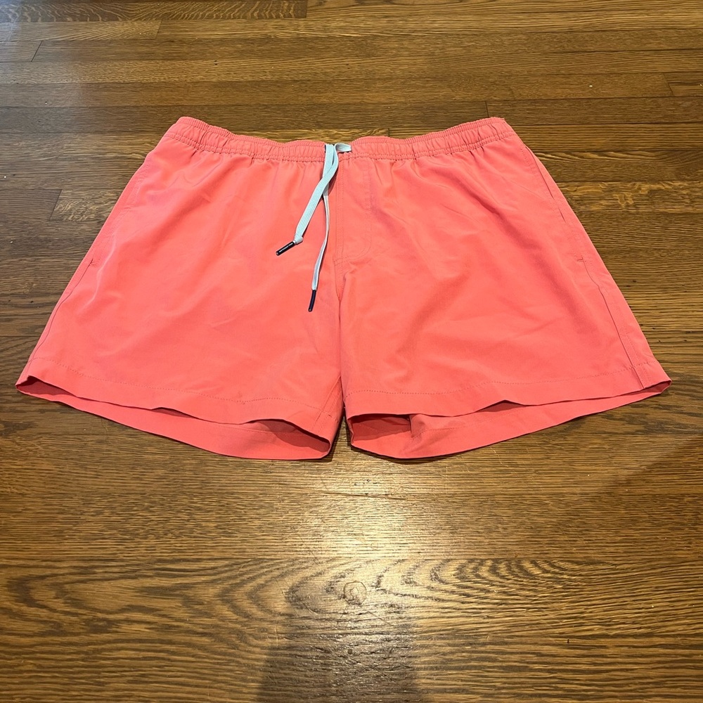 Men’s Southern Tide salmon swim suit. Size XL, like new condition, pockets